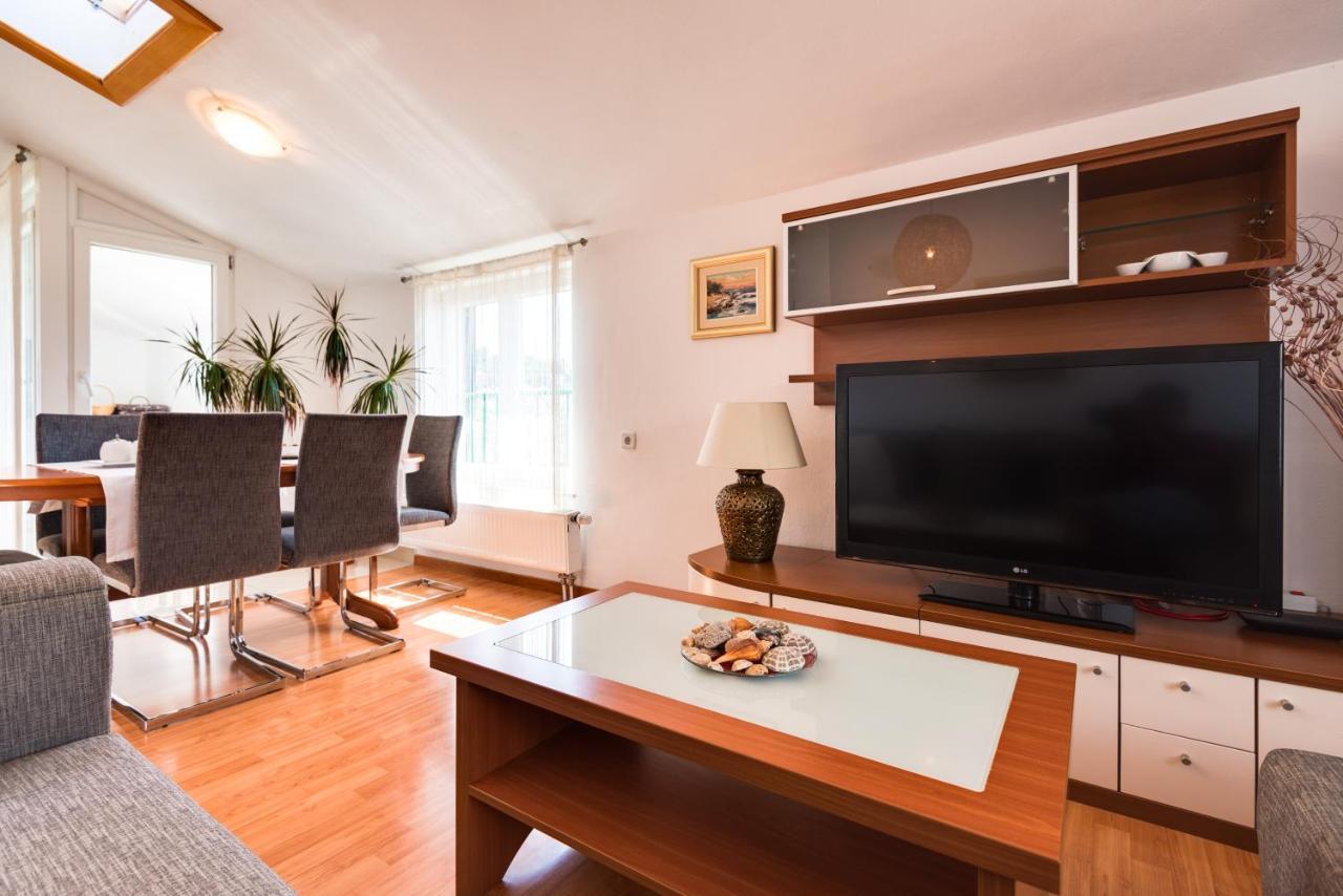 Apartment Saint Michael ชิเบนิก ภายนอก รูปภาพ
